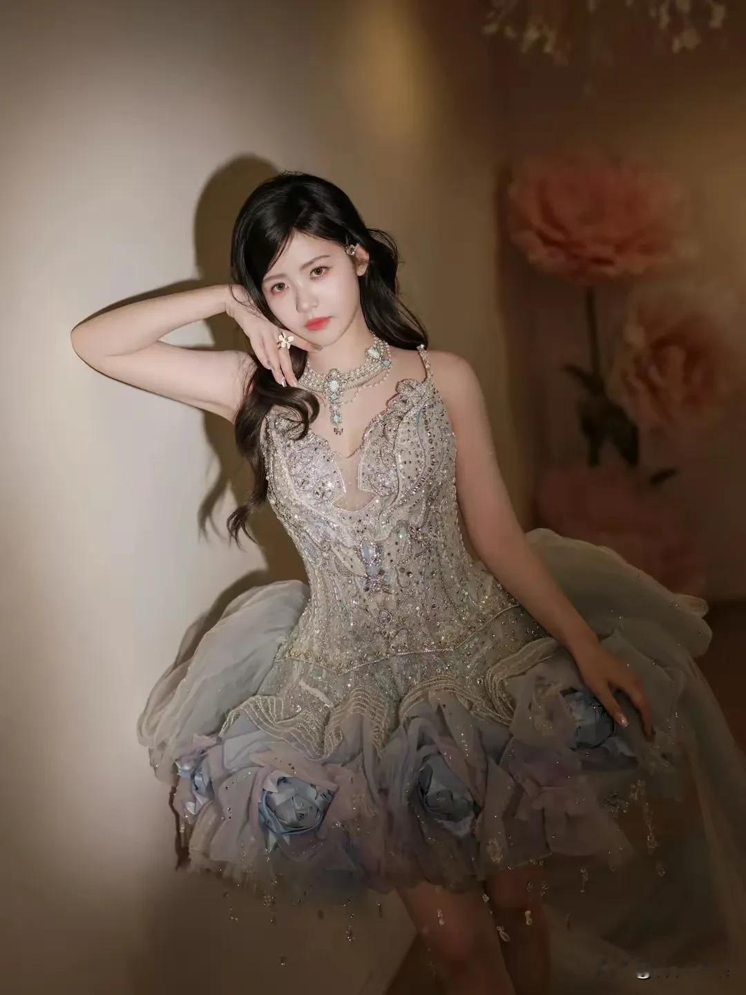 27岁萝莉型美女赖美云蕾丝透视装真漂亮