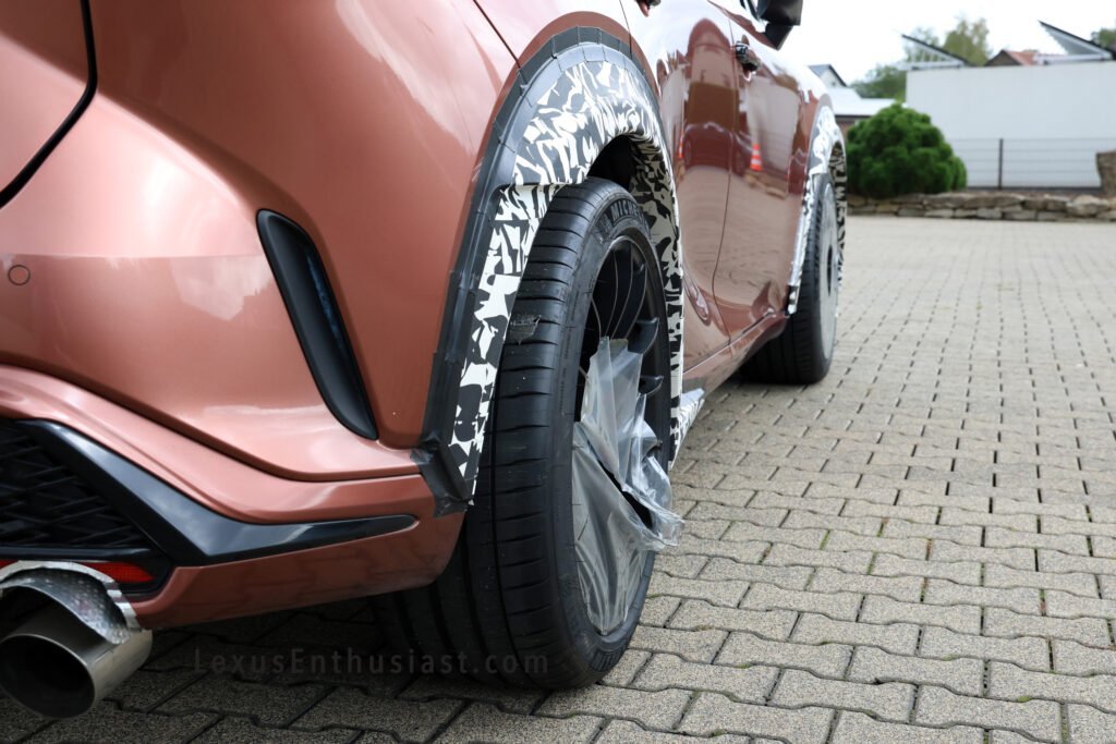 凌志RX MORIZO RR

据传采用2.0T四缸+双电机插混，综合600马力。还配备了Brembo刹车、米其林PS4 SUV轮胎，尺寸是前265/40 R21，后295/35 R21 ​