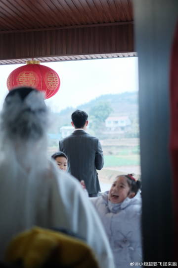 早上醒来就收到朋友发的一小段视频，回忆一下子又回到元旦～<br /><...