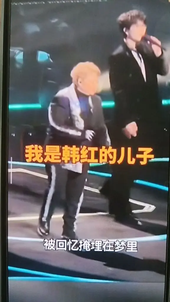 【现场直击： 】这恐怖的射程！加时关键时刻马刺落后3分，文班刚过半场直接出手超远三分扳平比分！nba季后赛马刺vs雷霆