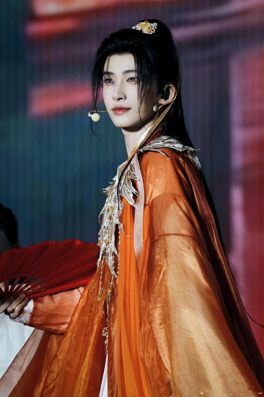 #刘宇国风美少年# ly#刘宇2026宇宙诗人巡演# 
今天是刘·七彩仙子·宇，怎么这么迷人呢~

刘宇​