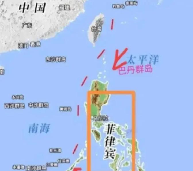 菲律宾终于看明白了，美国之所以要让自己“得罪”东方大国，为的就是让自己成为第二个格陵兰岛。美国在世界各地布局多年，习惯用“安全合作”“战略伙伴”等名义扩大影响力。但近年来，一些国家逐渐发现，所谓的合作背后，往往隐藏着美国自身的战略算盘。北极方向的格陵兰岛风波，就是一个典型案例。如今再看菲律宾在中国南