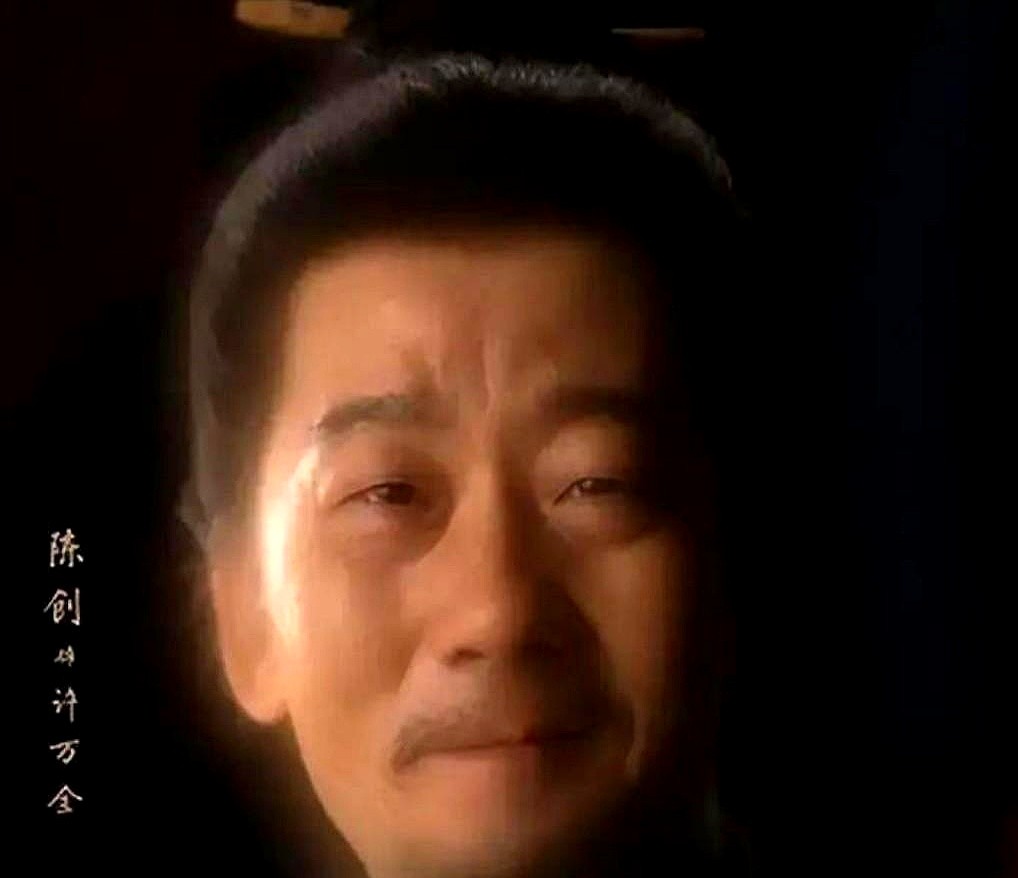 《兰香如故》大结局，糟老头许万全临终的一句遗言，是全剧最狠的一刀。

破木板床前他扒开三十年的秘密：当年教坊司捞人是林锦岐透的信。夫妻俩拿亲骨肉换命却死死瞒了一辈子，就怕兰香欠人情直不起腰。老头掏出油乎乎的灰布包，把发黑的碎银死死摁进兰香手心里：“爹娘去地下找亲闺女了，以后你无牵无挂，没皮没脸地好好
