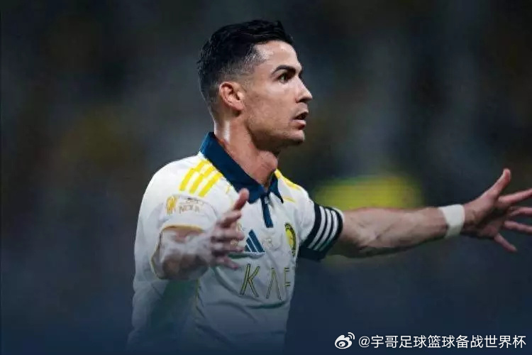 利雅得胜利4-1击败达马克，C罗率队首夺沙特超冠军。比赛焦点围绕利雅得...