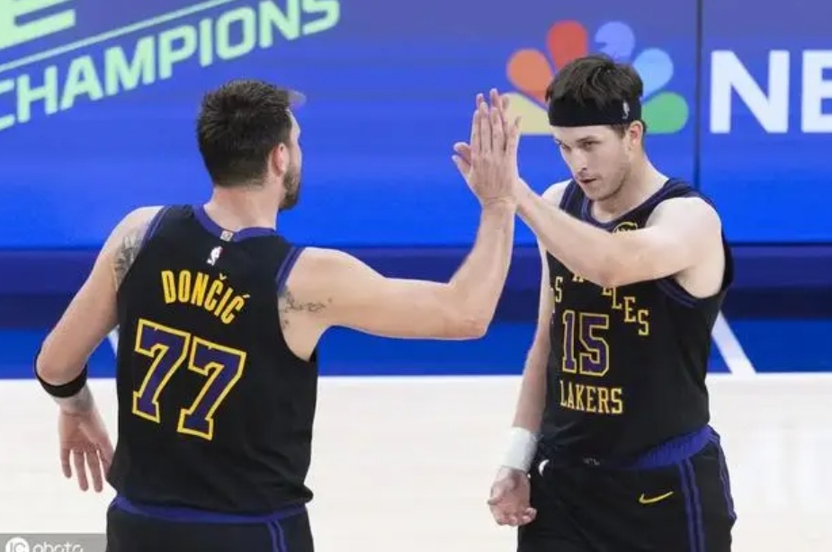 湖人这伤病消息，真是一半火焰一半海水。  名记Shams放话了，里夫斯...