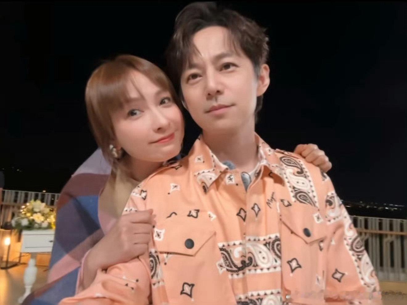 #杨掌柜##何炅到吴昕家进门就先预定了客卧# 这个友情真让人羡慕呀，祝友情天长地久，这桶粉面菜蛋，我先干为敬了 ​
