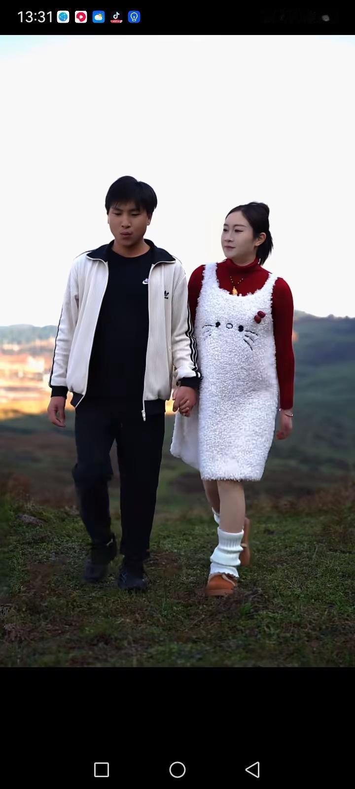 <p>我要上热们 纪录美好生活 恩爱的小夫妻 幸福的两口子 户外游玩 ...