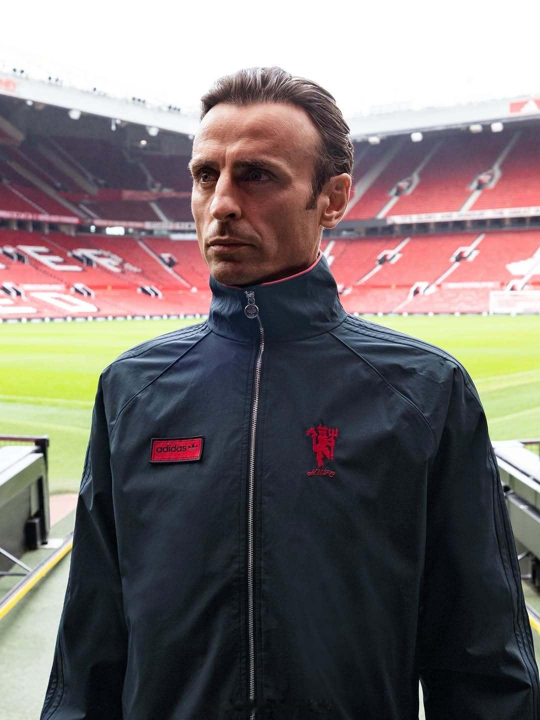 #曼联[超话]#  ⚫⚪🔴 官方发布：阿迪达斯 × 曼联 SPZL F.C. 26-27 联名系列正式上线

贝巴真酷啊！！

#曼联##英超联赛##曼联vs热刺# ​