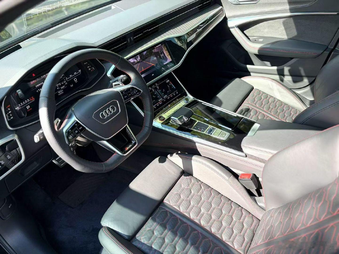 2024
奥迪RS6 Avant
48000KM
DRC运动悬挂 
B&O音响 ​