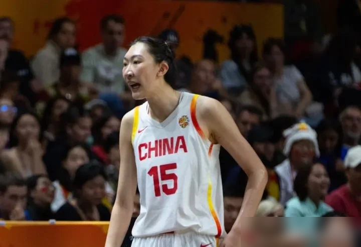 媒体人谈中国女篮75：72险胜波多黎各，还得走出去！
凭借着韩旭与罗欣棫联手的三分球输出，中国女篮75：72险胜波多黎各女篮，挺进女篮世界杯8强。
这场球看得人心里直突突，全场22次交替领先，最大分差仅6分。全靠咱们的核心死死撑住局面，韩旭末节狂砍14分当起定海神针，全场拿下21分11篮板，杨舒