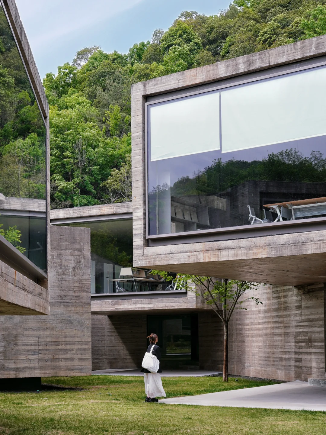 杭州新开艺术馆太好拍了！群山环绕超Chill🍃