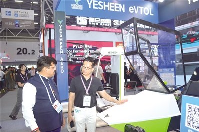 【广交会让中国工匠精神被全球看见】10月15日，第140届中国进出口商品交易会（广交会）正式开展，作为中国外贸的“晴雨表”和“风向标”，本届广交会迎来创办70周年的重要时点。七十载开放征程，广交会既是中外贸易合作枢纽，也是展现中国工匠力量、新质生产力的重要舞台。万千劳动者以匠心打磨产品， ​