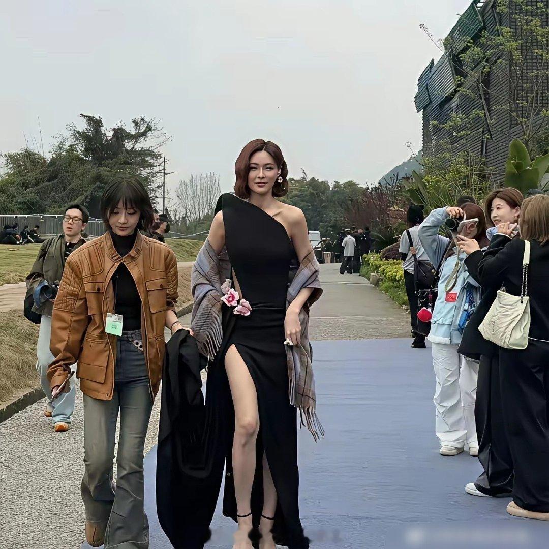 一直挺好奇杜海涛当初是怎么被她吸引的。 ​