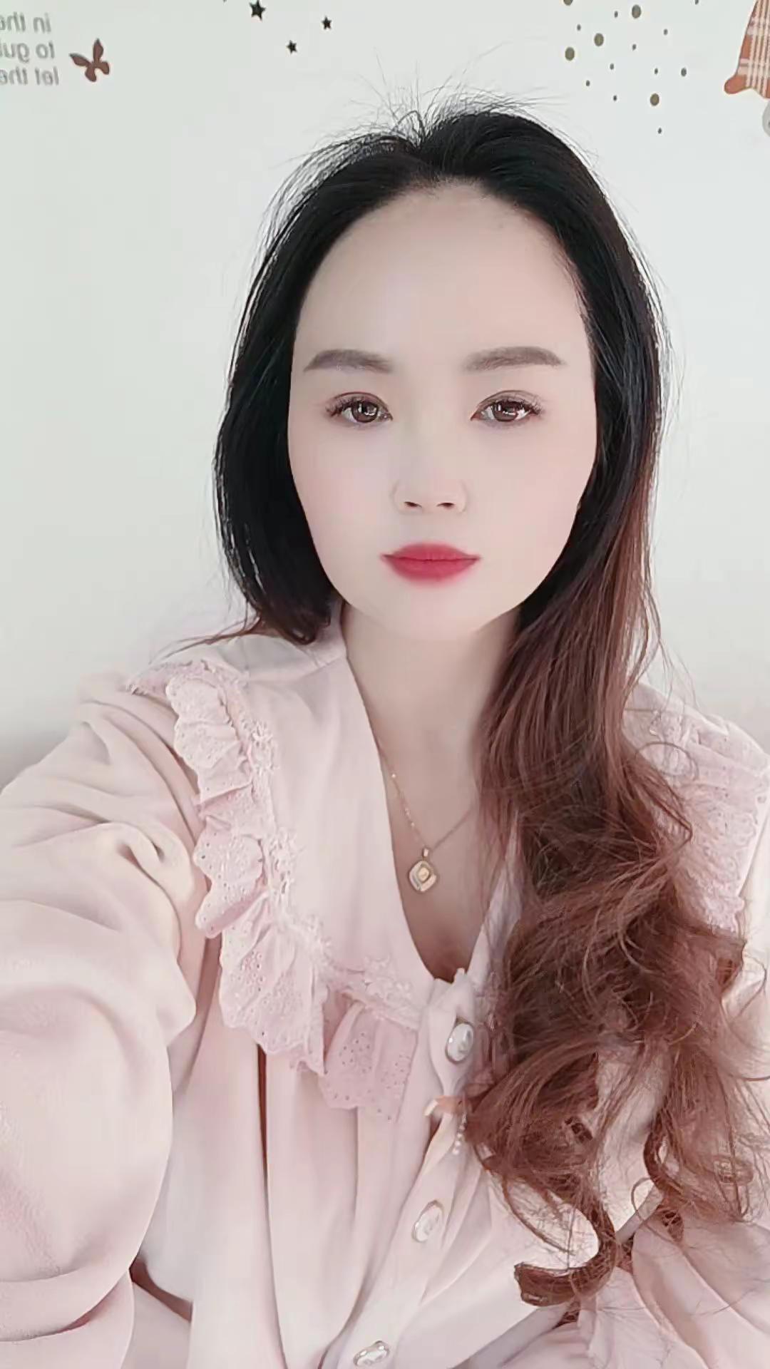 “当你把人性看透，你就会喜欢独处，不愿意掺合无效社交，更不会讨好任何人…”