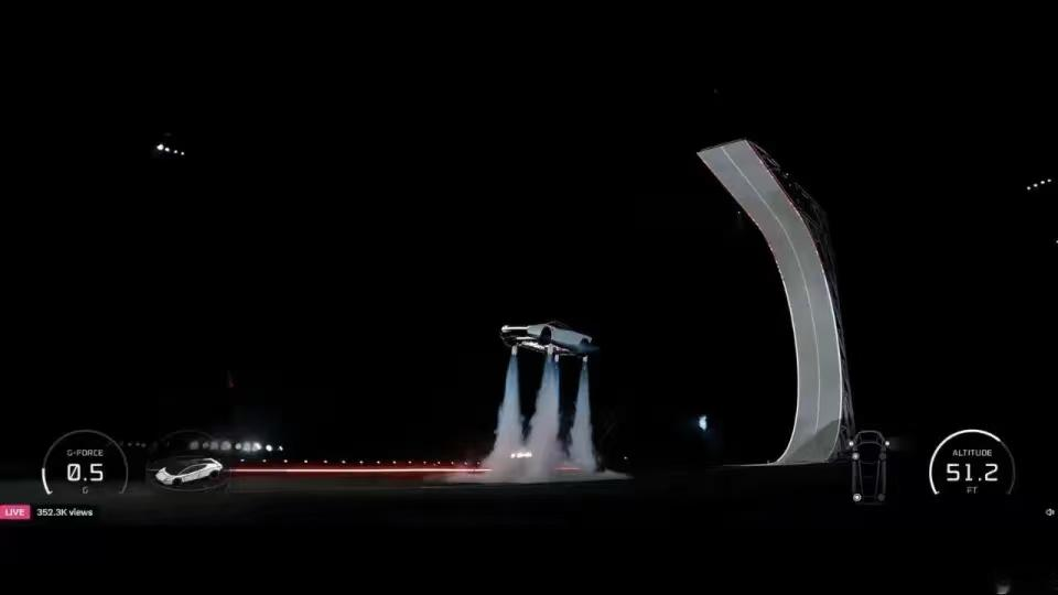 特斯拉这台车能飞能倒挂，加速不到一秒，可量产要等到 2028 年
北京时间 10 月 16 日，特斯拉第二代 Roadster 发布。发布会在得克萨斯州 SpaceX 的火箭测试基地办，马斯克给它的定位是，最后一批人类驾驶汽车里的佼佼者。
　　 这台车 2017 年就亮过原型，当时说 2020 年交