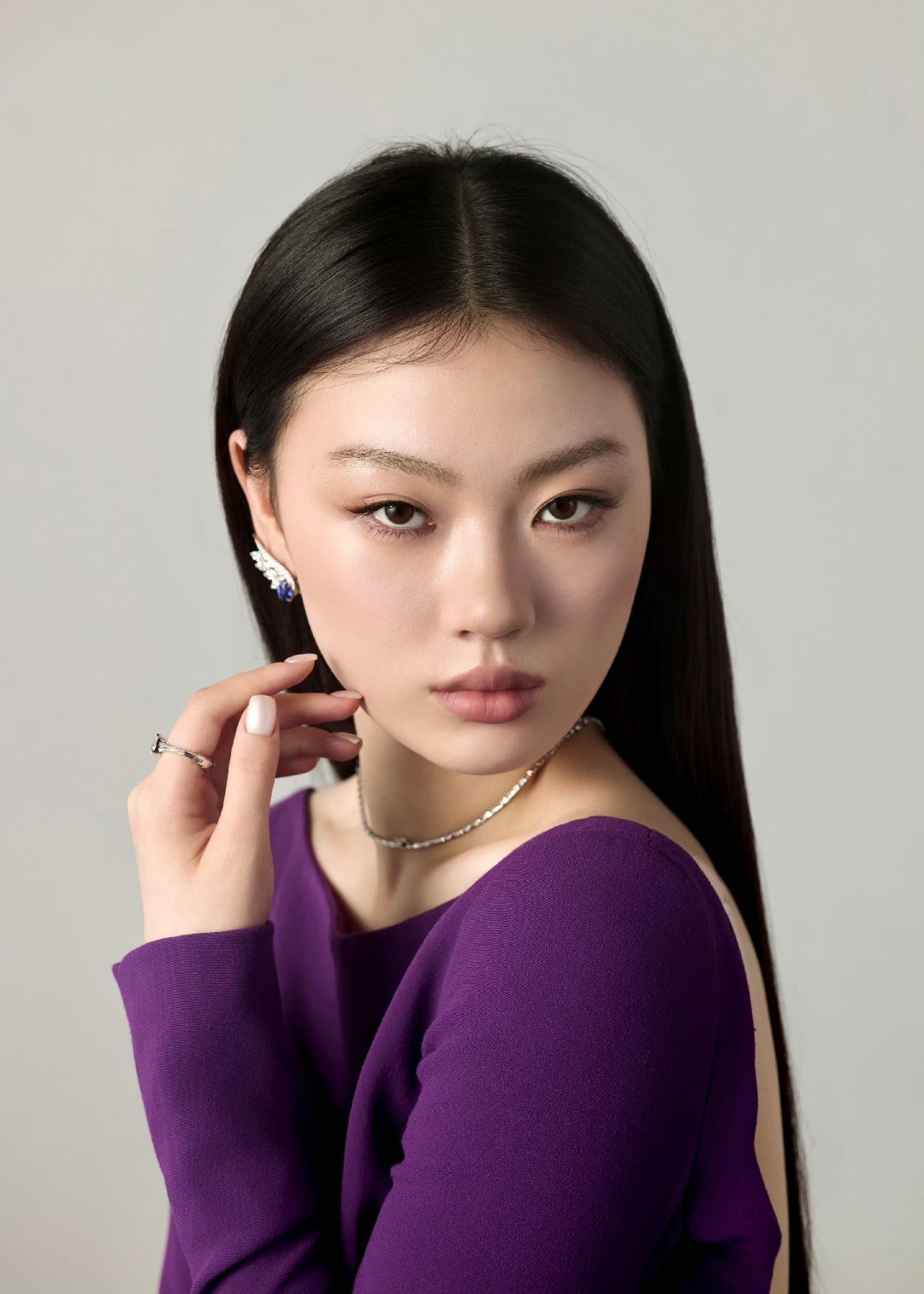 #单依纯[超话]#  syc #单依纯Pura80神图#syc #单依纯的生活画簿# 

我不善于旅行，你就是我的整个世界

​