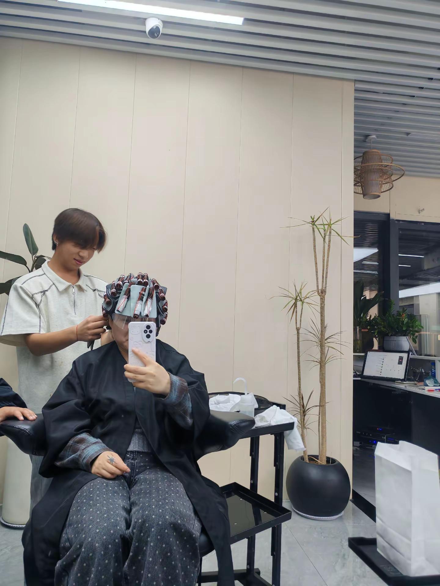 从此告别‘温柔小姐姐’，迎接‘狂野大妈’新形象，你们说我今年的烫发有没有翻车呢