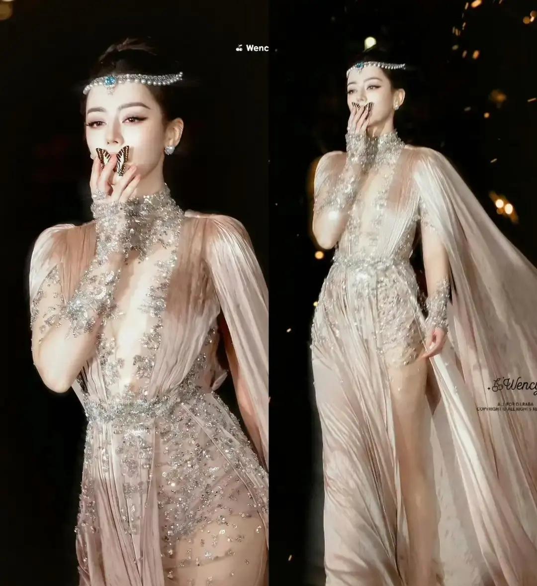 时尚盛典只要迪丽热巴一出场，哪怕是咖位再大的神仙姐姐压轴，风头也保不住被抢个精光。
红毯比美这事，早就不看谁排在最后压轴了。
刘亦菲这次依旧是熟悉的盘发搭配高定，贵气确实贵气，但翻来覆去就这几样，看多了真的容易犯困。外界总夸她那是顶级松弛感，可镜头一拉近，整个人端得太稳，反倒透着一股生怕出错的紧