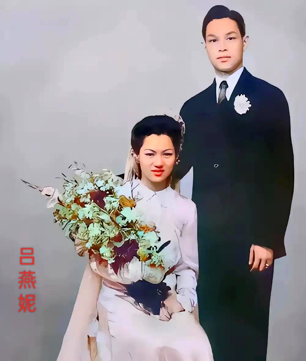 一个家族能不能稳住，真不是看饭桌上谁笑得最甜，而是看生意钥匙最后交到谁手里。
1958年，霍英东准备迎娶带着儿子的冯坚妮，原配吕燕妮没有大闹，只说了两个字：“可以。”
但“可以”后面，跟着三条硬规矩：以后不管有几房，商业只能由长房子女打理；长房子女的婚事由她把关；冯坚妮的正式名分，等霍母刘三离世后再