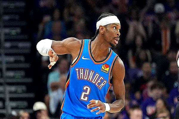 卫冕冠军雷霆这是要横扫太阳？    亚历山大简直杀疯了，客场18投15...