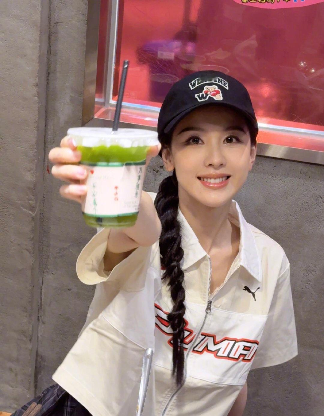 说实话女星陈都灵的长相，在娱乐圈来说真不能算漂亮，不算是那种一眼惊艳...