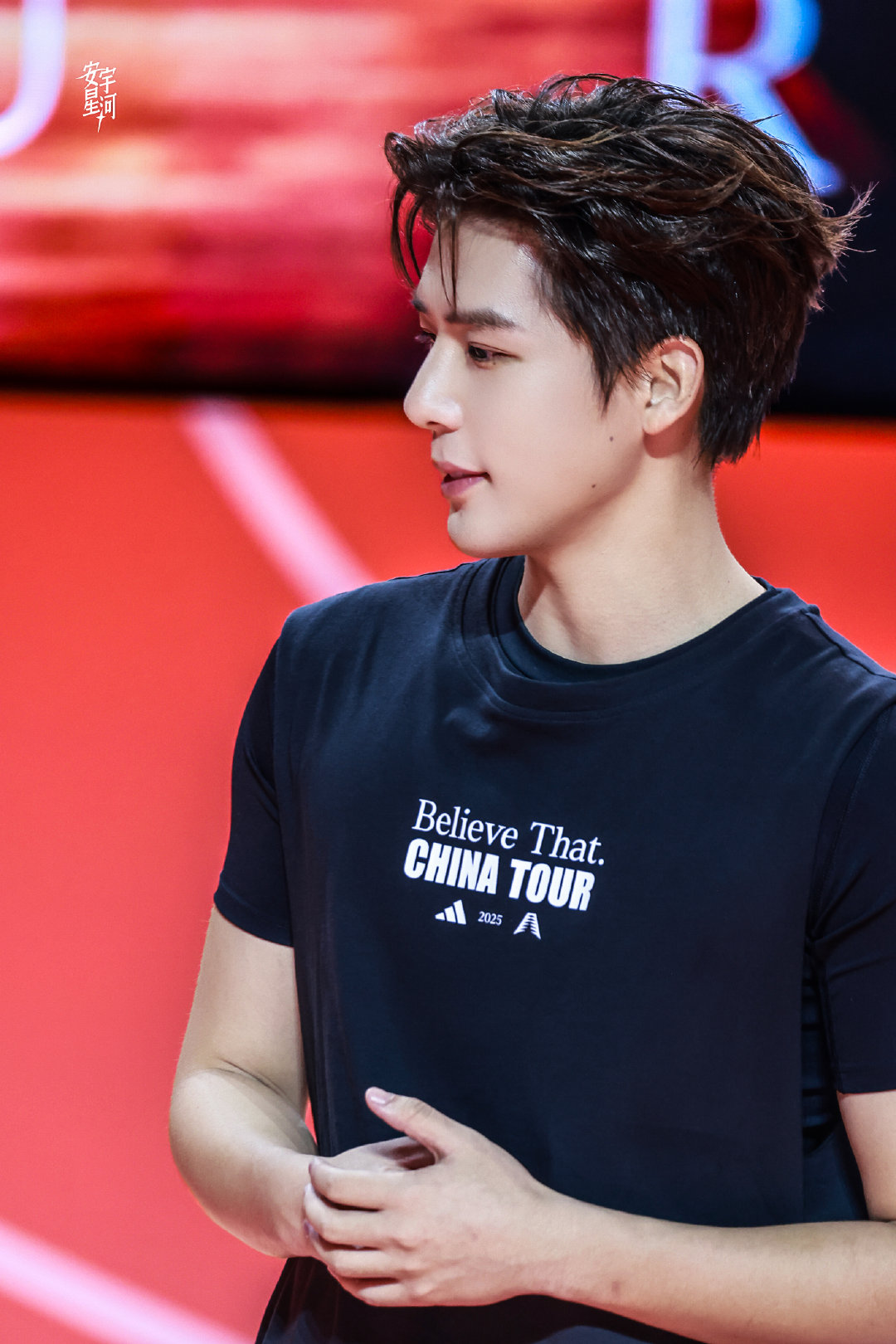 #王安宇[超话]#  

发一组去年0824🏀库存📷
拍完这组就正式开站了时间真快


•#王安宇现在就出发# 
•#王安宇陆轻舸# 
•#王安宇一念江南# ​