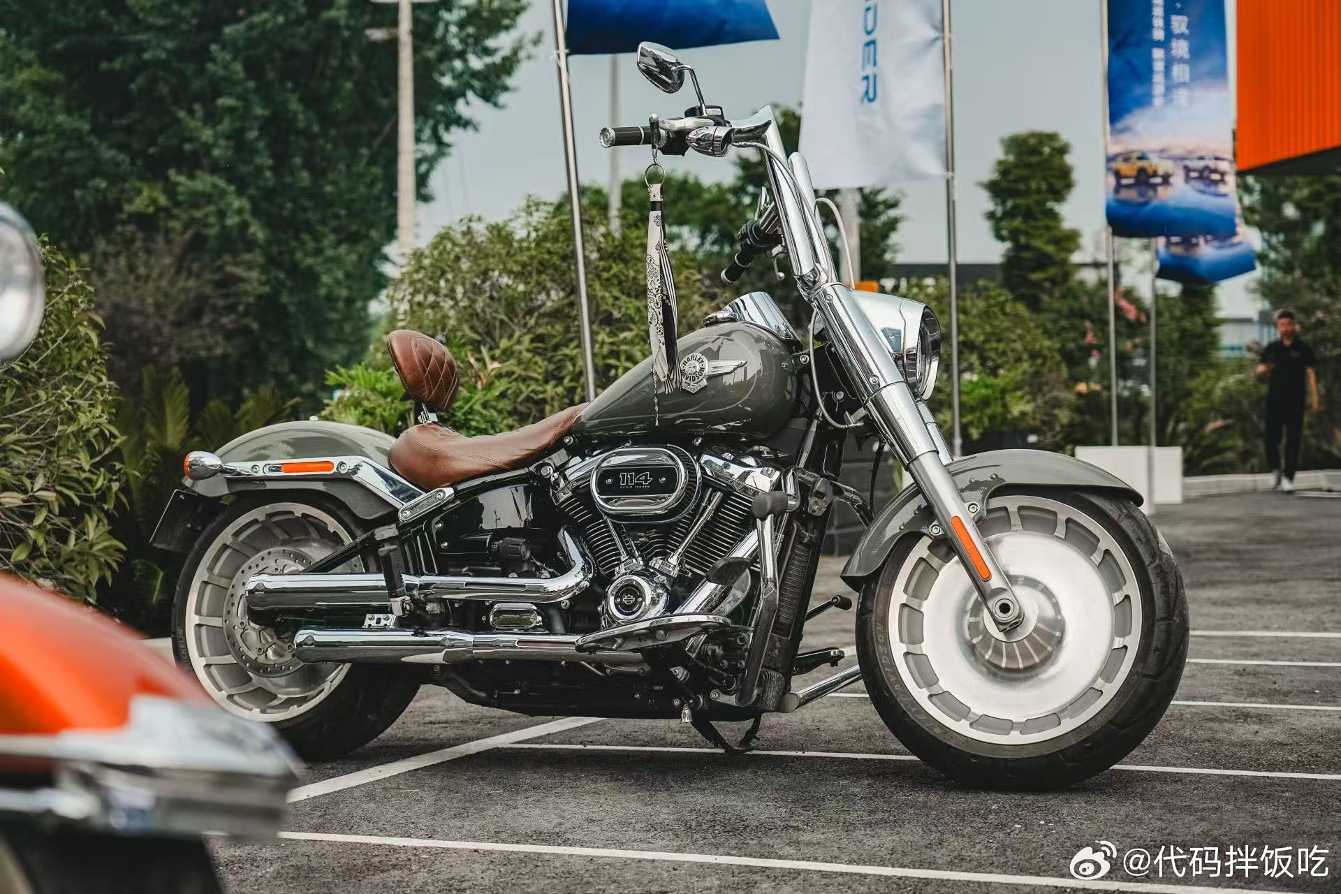 看到哈雷和神行者8组合，突然就想出发了

哈雷：走，去兜风🏍
奇瑞捷豹路虎神行者8：走，去野🚙

谁懂啊！机车范儿碰上硬派方盒子
两轮与四轮同框，CP感直接拉满✨

9月3日，神行者8将全球上市
坐等更多亮点揭晓

#奇瑞捷豹路虎##FREELANDER神行者8 ##FREELANDER神行者##HarleyDavidson # ​