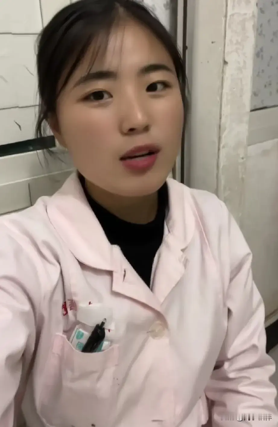 素颜美女来袭，我们乡镇医院的这位护士太漂亮了，你们看一下，她没有化妆吧...