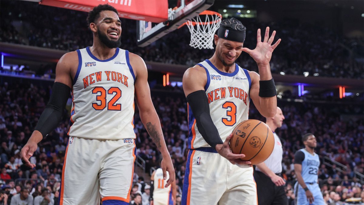 #NBA[超话]#谈判叫停！尼克斯暂停唐斯、哈特续约，二人社媒发文表忠心

尼克斯宣布暂停唐斯、哈特的提前续约谈判。二人是球队夺冠功臣，愿意降薪留队，但尼克斯忌惮触碰第二土豪线。球队最新给唐斯的报价为4年2亿美元，比顶薪低7600万。唐斯愿意适当降薪，但认为这份报价降幅过大。

消息公布后，唐斯 ​