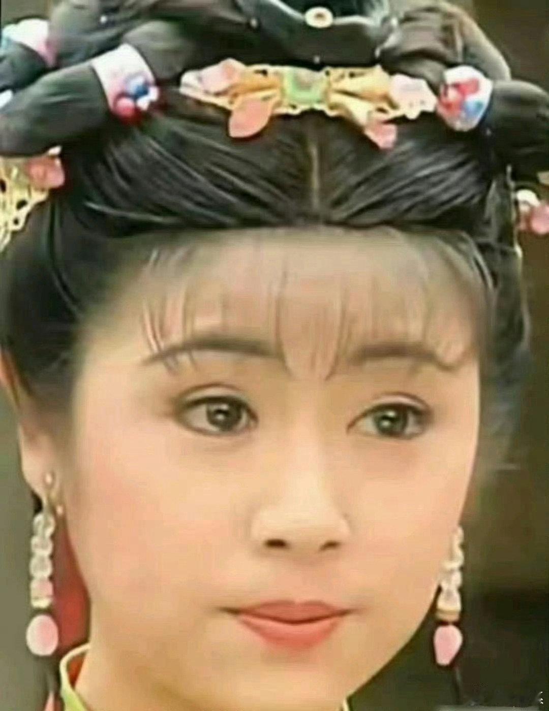 为什么第一部紫薇看起来没有第二部漂亮，明明都是林心如饰演的啊 ​​​