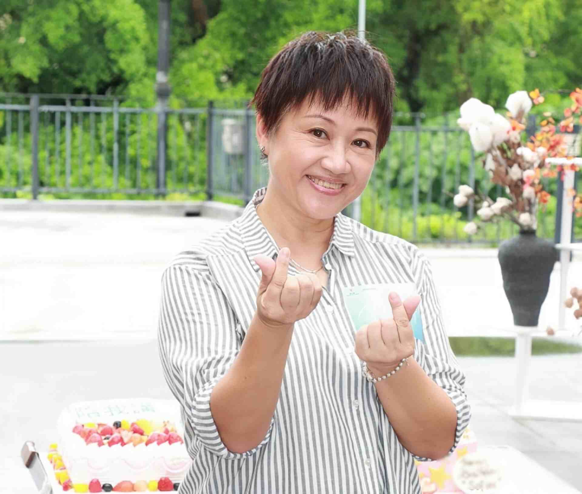 香港知名演员移居内地，和初恋男友恋爱40多年，拒绝结婚坚持丁克