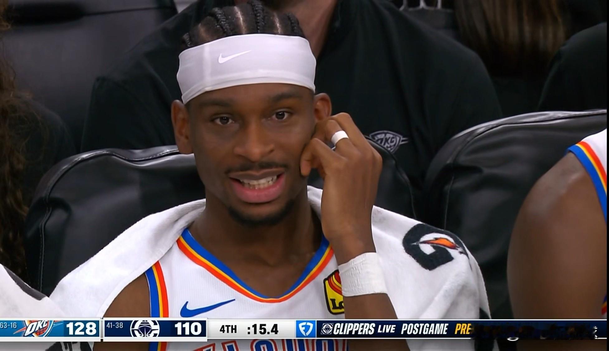 快船巨星伦纳德的情商真是非常的高！在今天快船主场以110：128惨败于...