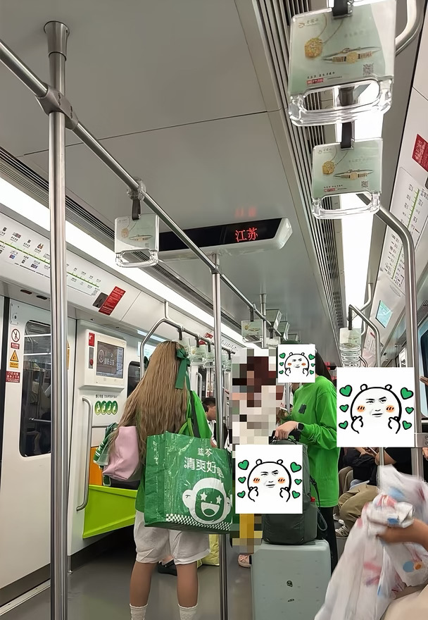 追完老公像个流浪汉一样，大包小包还要回研究所做实验，命苦的要死还被师弟遇见尴尬得抠脚哈哈哈哈哈哈哈#王一博 #mtjj #命苦