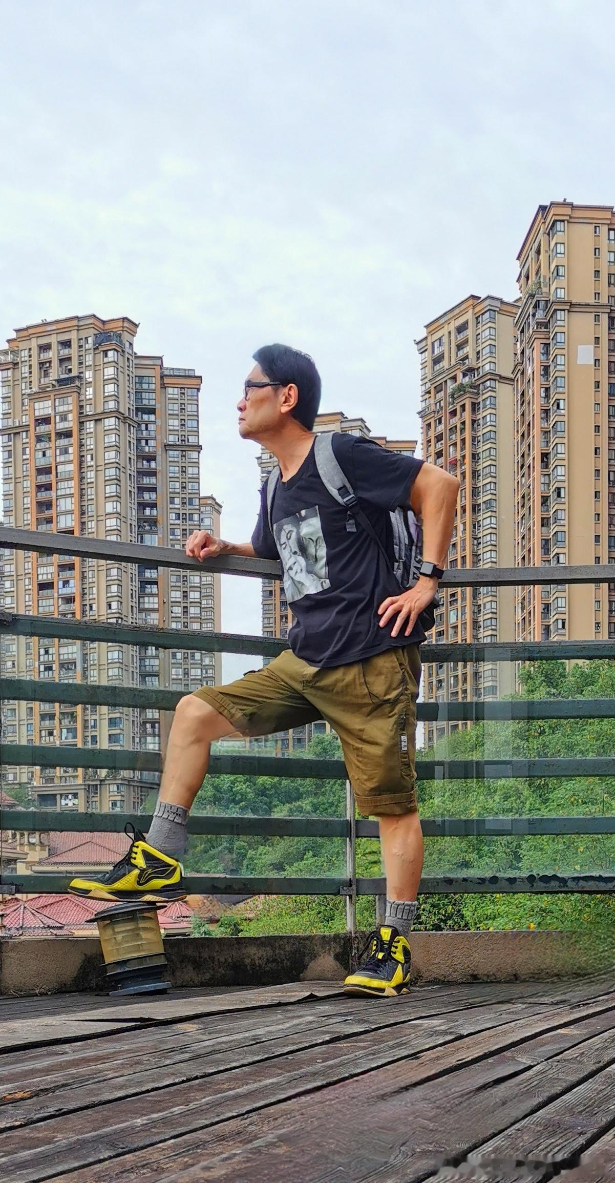 转自淘宝种草图“古巴国前革命领袖切.格瓦纳”头像T恤衫搭配着装出行。...