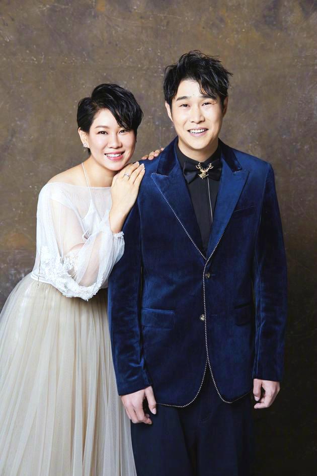 小沈阳夫妇逆袭成国庆档票房黑马。
电影《什么意思夫妇》上映之前，并不被市场看好，很多业内人士预判它很难在大片扎堆的国庆档突围，预估票房数值很低，直接被划入炮灰影片的行列。可影片正式上映之后，靠着观众口口相传的好口碑，票房一路稳步上涨，稳居档期票房第二名，成为今年国庆档最大的惊喜。
这部片子是沈春阳第