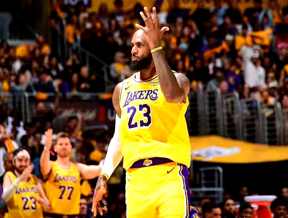 季后赛拿10分还能赢球？这事儿还真发生过。    4月26号，湖人客场...