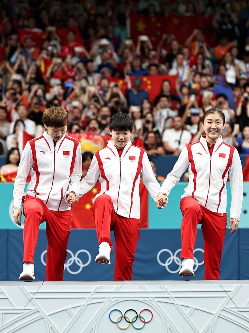 国乒3-0击败韩国队晋级决赛，将与日本队争夺冠军。决赛第三盘战罢国乒大比分2-1反超，王艺迪3-2击败张本美和，蒯曼3-0轻取早田希娜 。