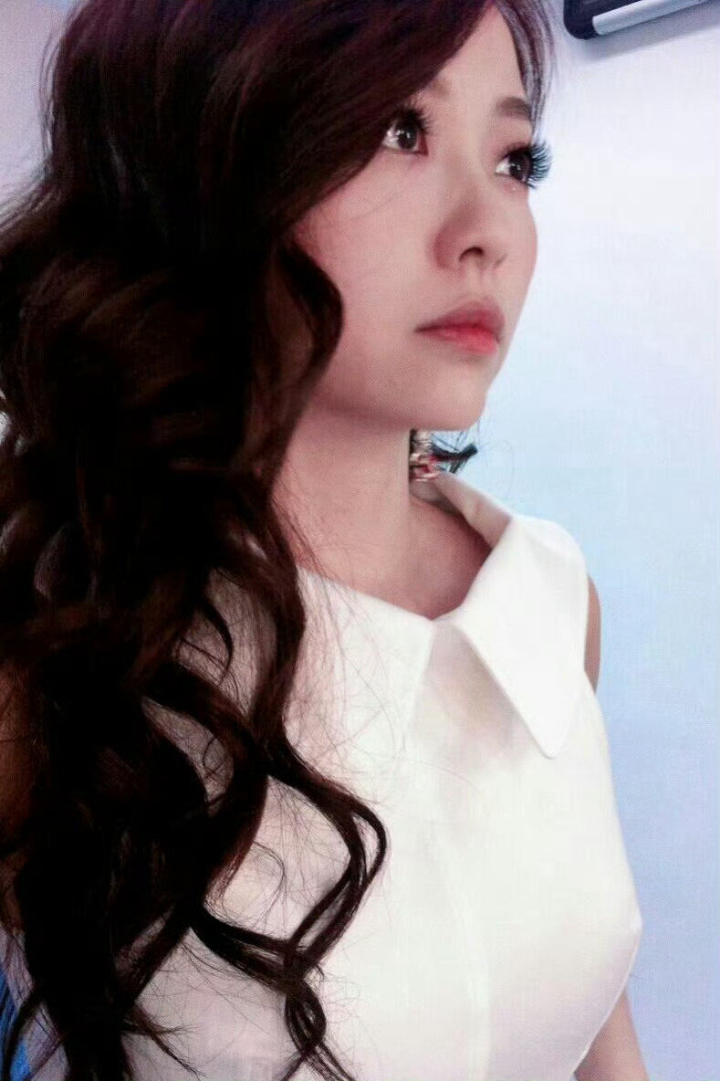 就是我走在路上莫名其妙的，然后就被萌倒了，萌哭了，萌晕了、、、萌到现在也起不來了哎(╥﹏╥) ​