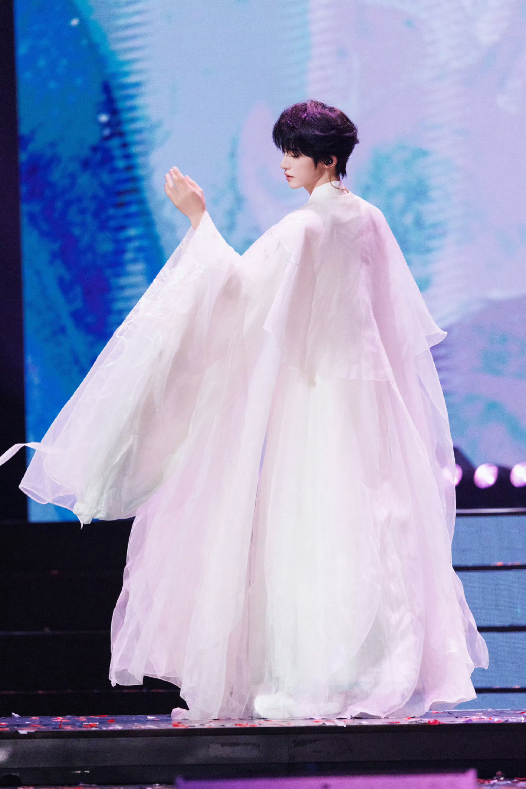 #刘宇# ly#刘宇落公子版# 

小雨滴七夕节快乐！

​