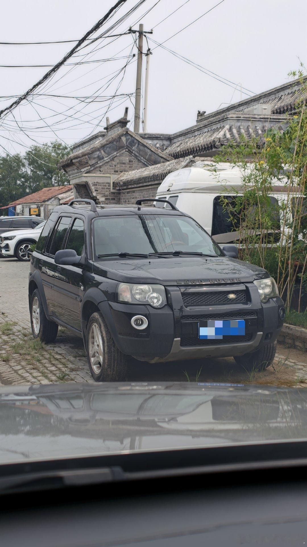 当年的路虎神行第1代出来的时候，还是很精致帅气的[666] ​
