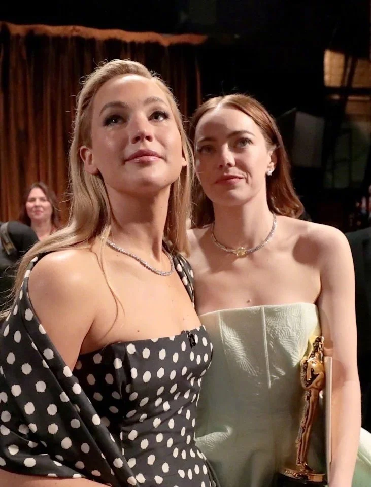 姐妹相争！大表姐没提名演员奖“迫害”石头姐