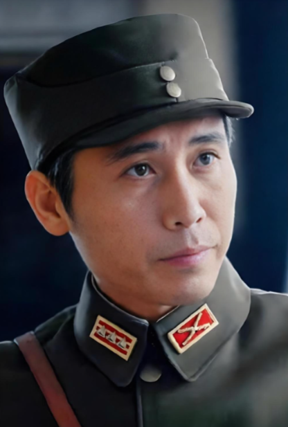 30集谍战剧，张嘉译李乃文领衔主演，多位老戏骨同台飙戏，剧情环环相扣，收视强劲，必追！

张嘉译一直都是我比较喜欢的男演员，不管是《蜗居》还是《悬崖》我都非常爱看，他演技沉稳细腻、接地气十足，擅长塑造隐忍坚毅、内心层次丰富的角色，自带成熟儒雅的气场，把小人物的挣扎与坚守演绎得淋漓尽致。李乃文也是公认