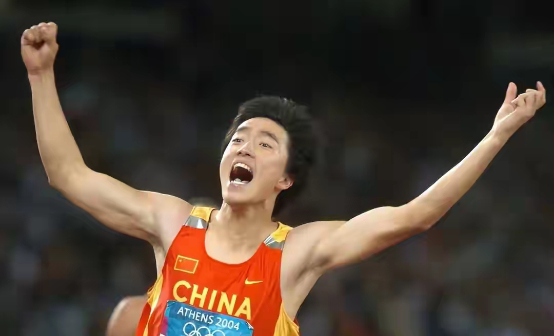 刘翔退役安置问题，上海体育局终于回应了！
9月10日，上海市体育局一纸通报，直接把“刘翔退役安置”这个话题送上了热搜。不少网友第一反应是：啥？刘翔不是退役好多年了吗？怎么现在才谈安置？

别急，咱们先捋一捋来龙去脉。

作为中国田径史上最耀眼的明星之一，刘翔在2004年雅典奥运会110米栏夺冠，创造