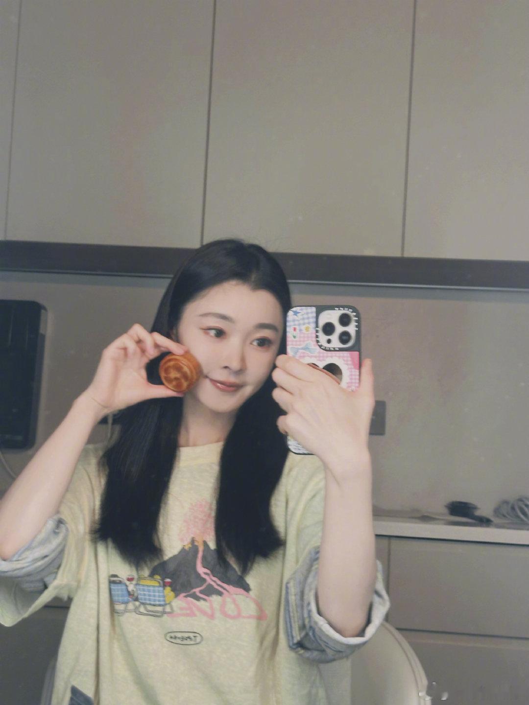 #宋轶[超话]##向全世界安利宋轶##宋轶谢柔甲# 
中秋不赏月，赏你可以吗？
​
