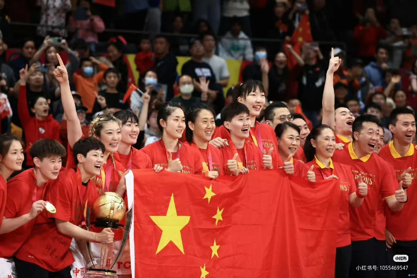 中国女篮在2026年亚运会首秀中以111比46大胜泰国队，净胜65分，轻松取得开门红。

这场比赛于北京时间9月19日进行，中国女篮从首节就确立优势，最终以一场酣畅淋漓的大胜开启了本届亚运会的征程。
女篮封神现场