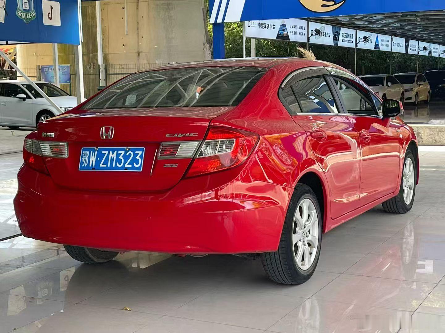 2014年本田思域 1.8L，车况原版，14万公里，2万多出售。

红色车身，米色真皮内饰，代步省油、保值率高，练手代步都合适。

武汉看车，支持第三方检测。

#二手车 #武汉二手车 #本田思域 #代步车 ​