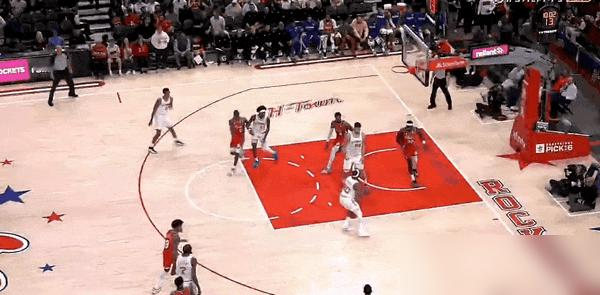 阿门·汤普森，火箭的“缓释胶囊”。 赛季末，他场均19.6分，命中率...