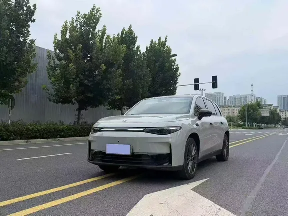 [發][發][發]全款
拿下25年26款零跑C10 605 悦享版 配置丰富 双电动座椅 记忆 全景天幕 L2辅助驾驶 全速自适应巡航 定速巡航 360全景影像 倒车影像 手机无线充电 价格便宜 分期低首付开走[勾引][勾引]89#二手车