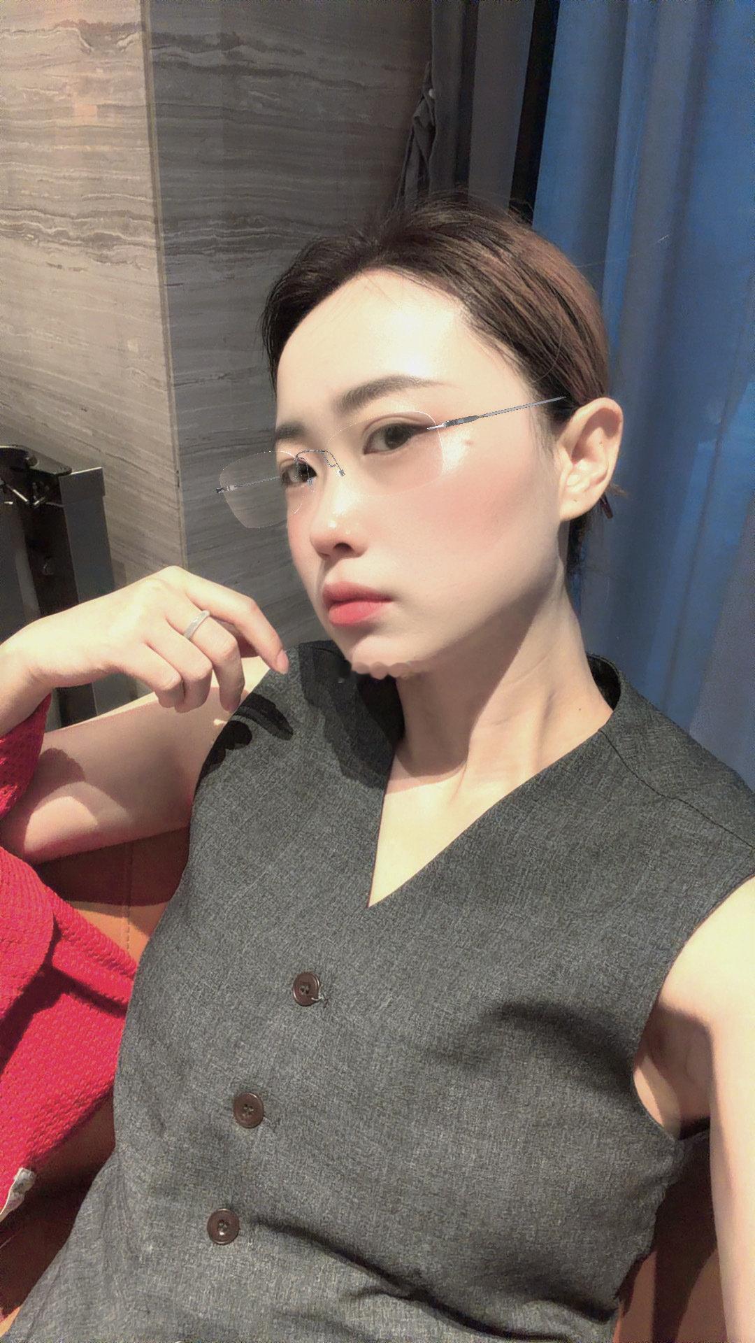 跟大家说一个很遗憾的消息
我今年可能买不了路虎揽胜了 ​