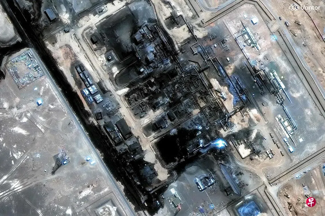 改变中东权力平衡：胡塞武装控制红海，波斯湾各国陷两难困境
1：胡塞武装夺取也门沿岸红海战略要地，加大伊朗筹码并重塑波斯湾势力平衡，令沙特及邻国陷入两难困境。
2：地区官员与分析人士指出，霍尔木兹海峡受伊朗钳制，胡塞武装又威胁切断红海航运，推高油价与通胀率。
3：据报道特朗普拒绝应沙特请求打击胡塞武装